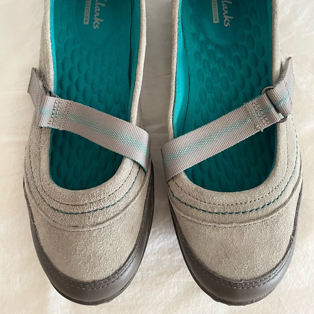 CLARKS Gray Suede Mary Jane Flats - Women’s 7.5M